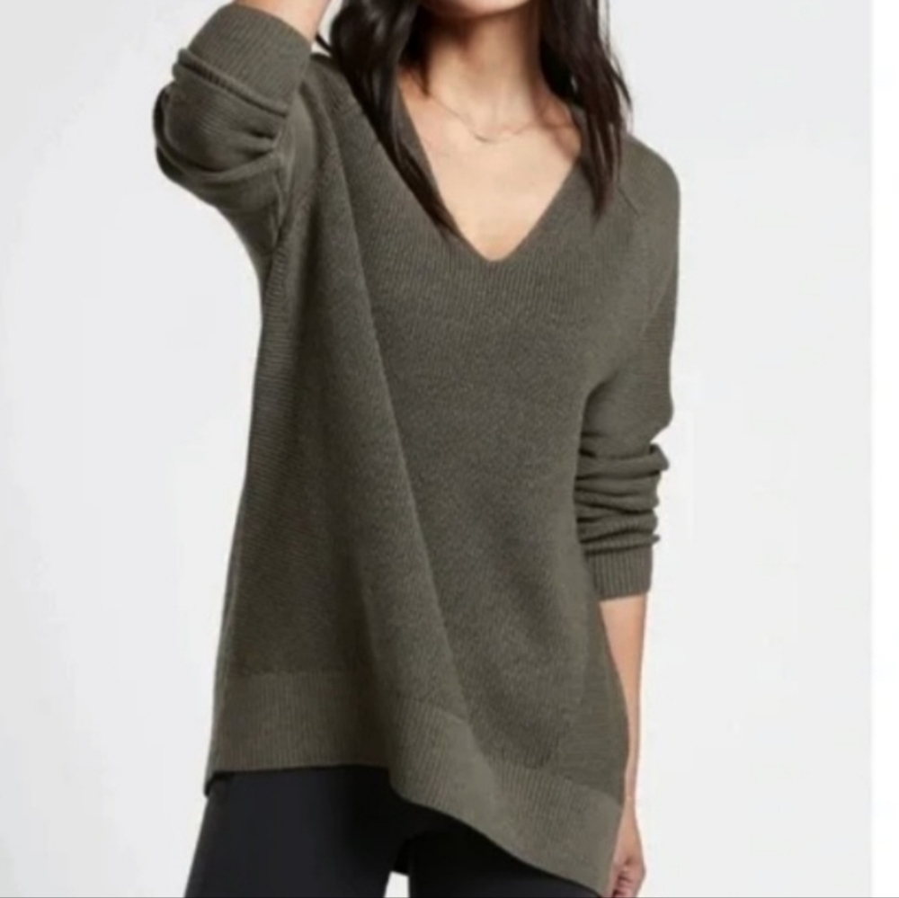 ATHLETA HANOVER REFINED V-NECK SWEATER SMALL